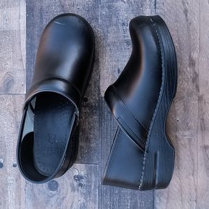 Dansko Professional Black Leather Slip on Clog Sz 41